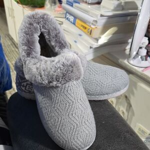 Bob's Cozy Women's Gray Faux-Fur Lined Slip-On Slippers, Size 8
